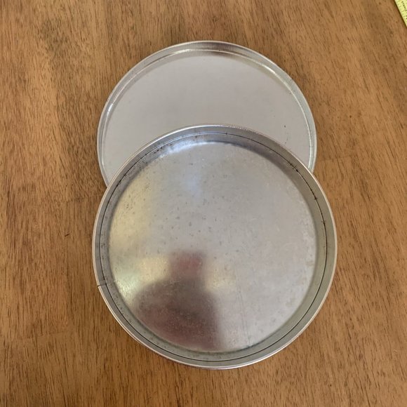 Thomas Kinkade “All Friends are Welcome” Empty Christmas Tin Hickory Farms - Picture 4 of 4